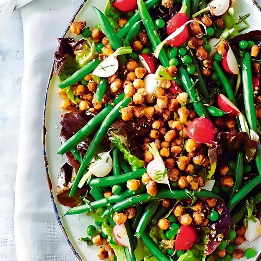 Green Bean &amp; Radish salad with crunchy chickpeas