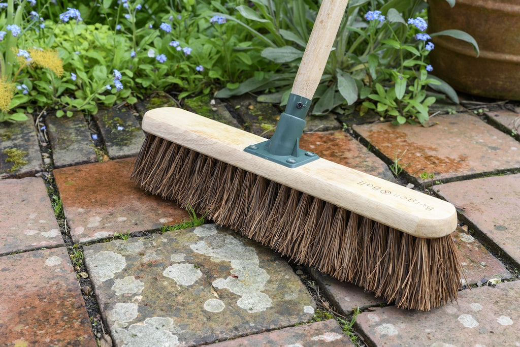 RHS Garden Brush 18" Bassine